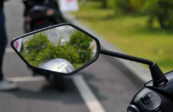 Xe máy không gương chiếu hậu được tính lỗi như nào?